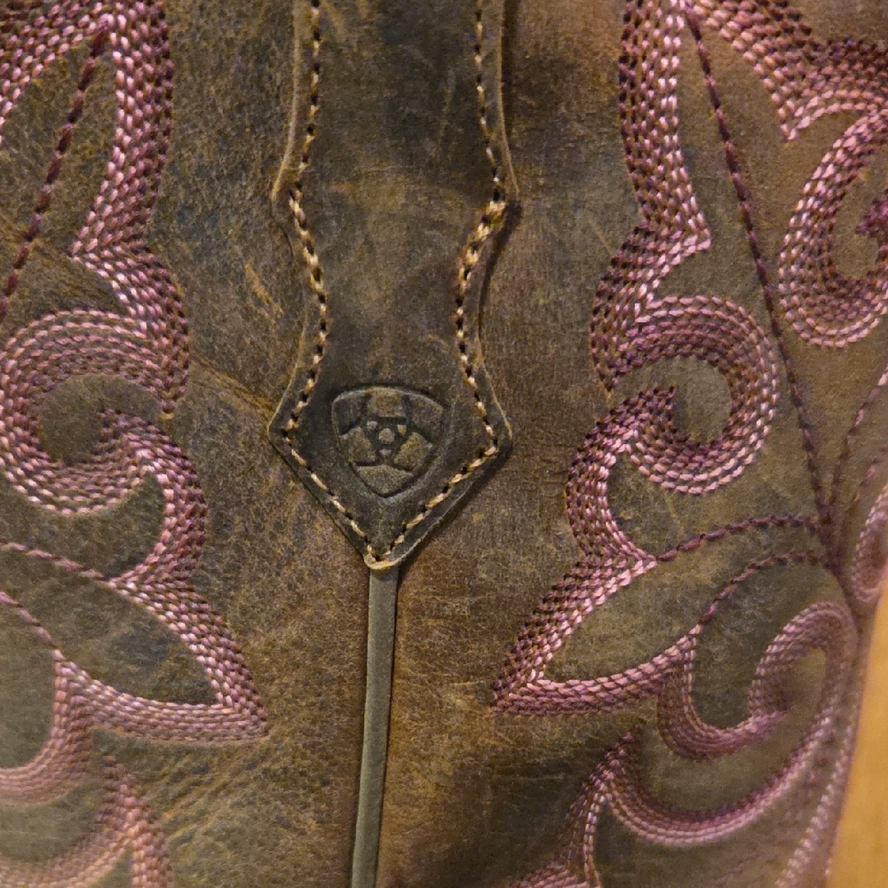 ‼️WORN ONE TIME‼️Ariat Women's 8.5B Med. Brown w/pink stitching. Square toe. - Picture 11 of 16